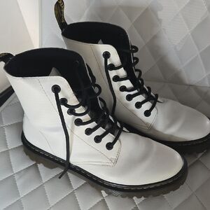 White Luana Doc Martens EUC